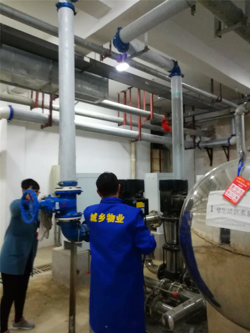 1560236200175541.jpg 泵房檢查維護(hù).jpg